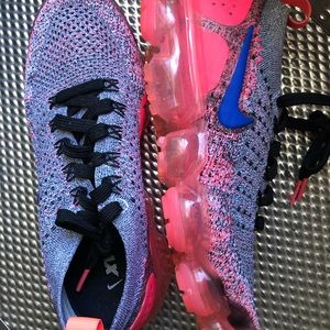 Women’s Nike vapormax sneakers! Great condition.
